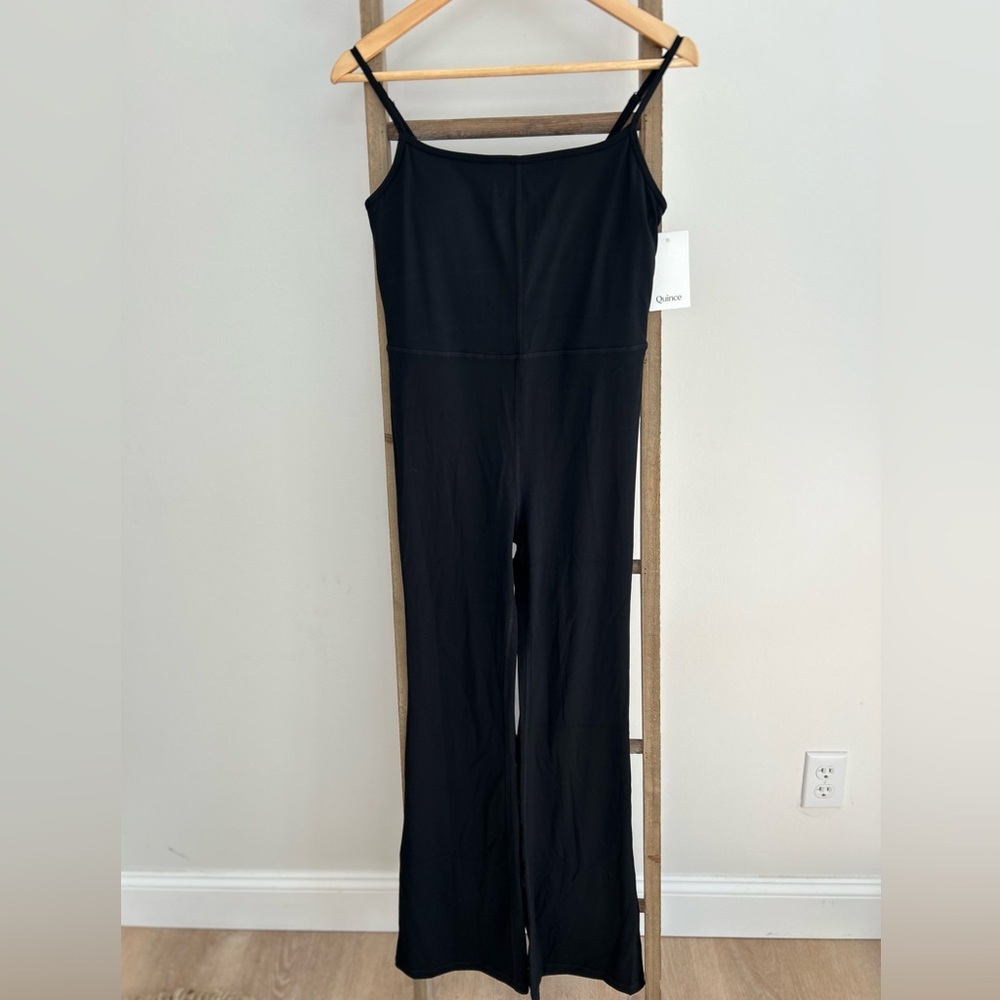 Quince Ultra-Form Kick Flare Black Jumpsuit Women's Size M NWT Yoga Activwear - Picture 2 of 9
